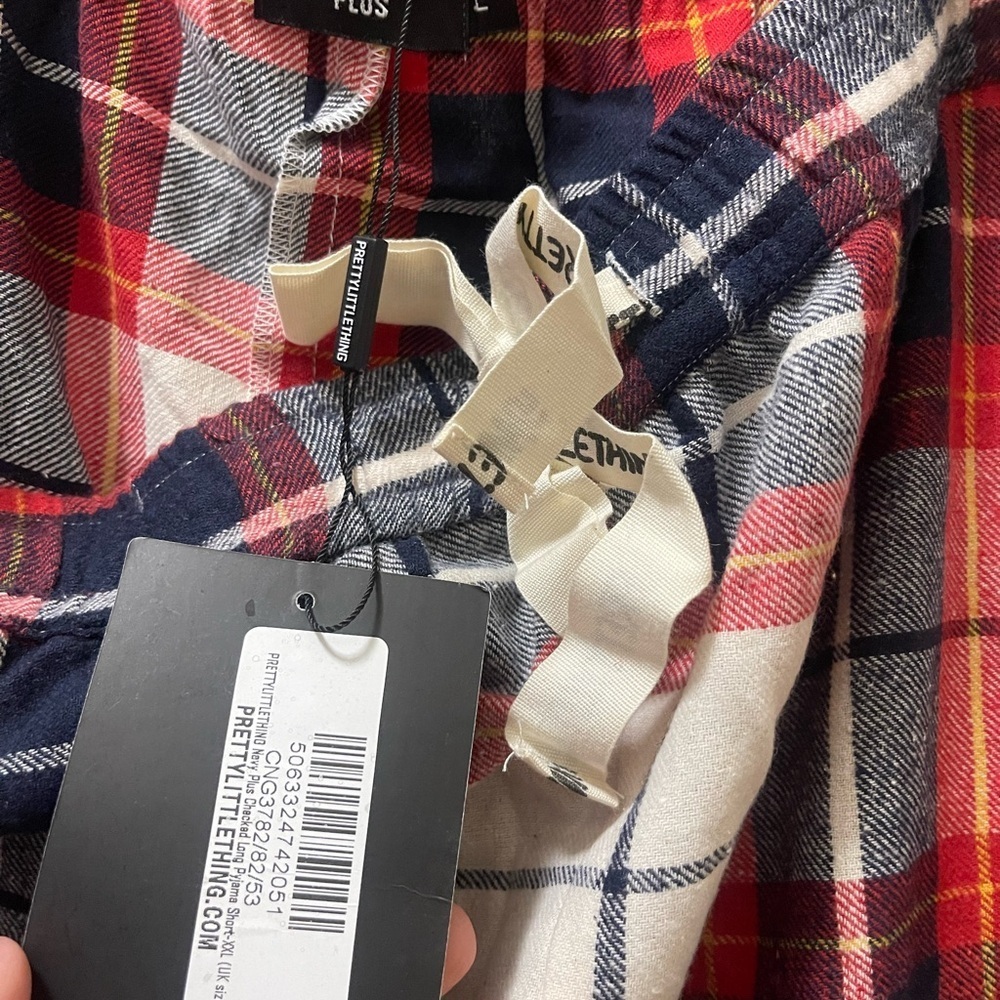 PrettyLittleThing Red and Blue Plaid Men Shorts - Picture 2 of 2